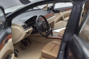 Volkswagen Phaeton V6 Mazeppa Grau Kyosho 1:18 08831MBK Metall — Bild 8 von 9