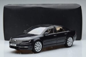 Volkswagen Phaeton V6 Mazeppa Grau Kyosho 1:18 08831MBK Metall — Bild 9 von 9