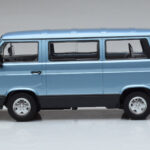 Volkswagen T3 Multivan Blau Norev 1:18 - image 3 of 6