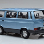Volkswagen T3 Multivan Blau Norev 1:18 - image 5 of 6