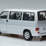 Volkswagen T4b Transporter Caravelle Minibus Schuco 1:18 450041500 Metall - image 7 of 8