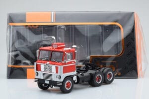 White 7400 Rot Silber IXO 1:43 TR170 Metall — Bild 5 von 5