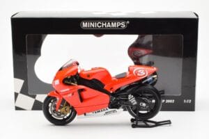 Yamaha YZR-M1 Marlboro Yamaha Team #3 M. Biaggi MotoGP 2002 Minichamps 1:12 122026303 Metall — Bild 4 von 4