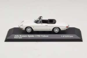 Alfa Romeo 1750 Spider Veloce Weiß Minichamps 1:43 400120530 Metall