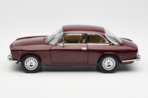 Alfa Romeo 2000 GTV Kastanienrot Norev 1:18 187916 Metall — Bild 4 von 8