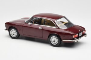Alfa Romeo 2000 GTV Kastanienrot Norev 1:18 187916 Metall — Bild 7 von 8