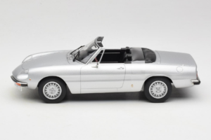 Alfa Romeo 2000 Spider Silber Norev 1:18 187884 Metall — Bild 3 von 6