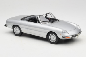 Alfa Romeo 2000 Spider Silber Norev 1:18 187884 Metall — Bild 4 von 6