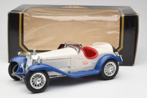 Alfa Romeo 2300 Spider Weiß & Blau Bburago 1:18 3008-M1 Metall — Bild 6 von 6