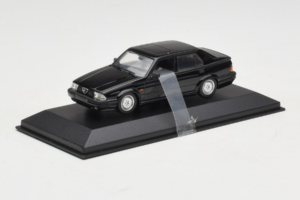 Alfa Romeo 75 3.0 V6 Schwarz Minichamps 1:43 403120463 Metall — Bild 2 von 4