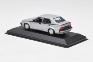 Alfa Romeo 75 3.0 V6 Silber Minichamps 1:43 400120461 Metall — Bild 3 von 4