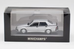 Alfa Romeo 75 3.0 V6 Silber Minichamps 1:43 400120461 Metall — Bild 4 von 4