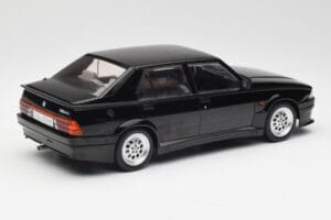 Alfa Romeo 75 Turbo Evoluzione Schwarz MCG 1:18 MCG18429 Metall — Bild 2 von 6