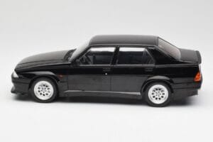 Alfa Romeo 75 Turbo Evoluzione Schwarz MCG 1:18 MCG18429 Metall — Bild 3 von 6