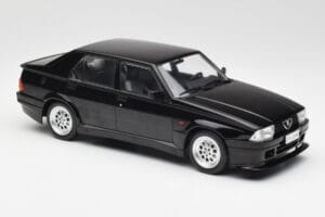 Alfa Romeo 75 Turbo Evoluzione Schwarz MCG 1:18 MCG18429 Metall — Bild 4 von 6