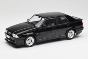 Alfa Romeo 75 Turbo Evoluzione Schwarz MCG 1:18 MCG18429 Metall