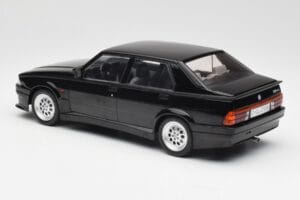 Alfa Romeo 75 Turbo Evoluzione Schwarz MCG 1:18 MCG18429 Metall — Bild 5 von 6