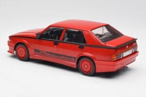 Alfa Romeo 75 Turbo Evoluzione Rot MCG 1:18 MCG18428 Metall — Bild 5 von 6