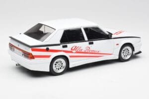 Alfa Romeo 75 Turbo Evoluzione Weiß MCG 1:18 MCG18430 Metall — Bild 2 von 6
