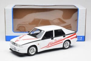 Alfa Romeo 75 Turbo Evoluzione Weiß MCG 1:18 MCG18430 Metall — Bild 6 von 6