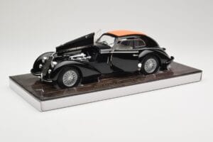 Alfa Romeo 8C 2900B Lungo Schwarz Minichamps 1:18 100120421 Metall — Bild 2 von 8