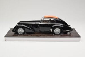 Alfa Romeo 8C 2900B Lungo Schwarz Minichamps 1:18 100120421 Metall