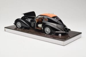 Alfa Romeo 8C 2900B Lungo Schwarz Minichamps 1:18 100120421 Metall — Bild 5 von 8