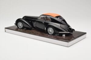 Alfa Romeo 8C 2900B Lungo Schwarz Minichamps 1:18 100120421 Metall — Bild 7 von 8