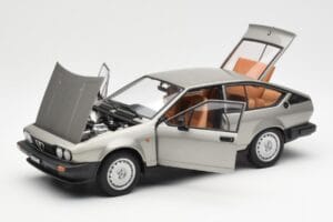 Alfa Romeo Alfetta GTV 2.0 Grau Metallic AUTOart 1:18 70147 Metall — Bild 2 von 8