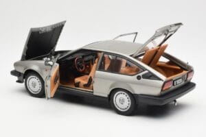 Alfa Romeo Alfetta GTV 2.0 Grau Metallic AUTOart 1:18 70147 Metall — Bild 5 von 8