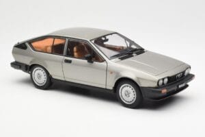 Alfa Romeo Alfetta GTV 2.0 Grau Metallic AUTOart 1:18 70147 Metall — Bild 6 von 8