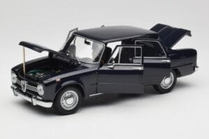 Alfa Romeo Giulia 1300 Blau Minichamps 1:18 180120905 Metall — Bild 2 von 8