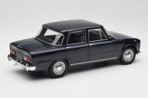 Alfa Romeo Giulia 1300 Blau Minichamps 1:18 180120905 Metall — Bild 3 von 8