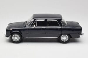 Alfa Romeo Giulia 1300 Blau Minichamps 1:18 180120905 Metall — Bild 4 von 8