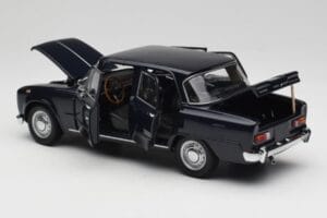 Alfa Romeo Giulia 1300 Blau Minichamps 1:18 180120905 Metall — Bild 5 von 8