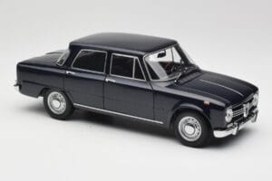 Alfa Romeo Giulia 1300 Blau Minichamps 1:18 180120905 Metall — Bild 6 von 8