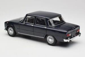 Alfa Romeo Giulia 1300 Blau Minichamps 1:18 180120905 Metall — Bild 7 von 8