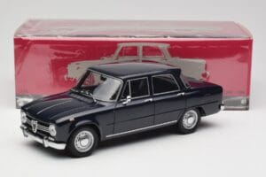 Alfa Romeo Giulia 1300 Blau Minichamps 1:18 180120905 Metall — Bild 8 von 8