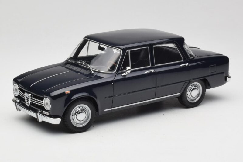 Alfa Romeo Giulia 1300 Blau Minichamps 1:18 180120905 Metall