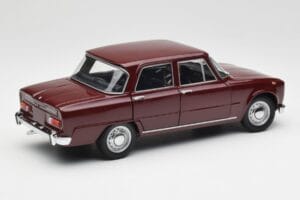 Alfa Romeo Giulia 1300 Dunkelrot Minichamps 1:18 180120906 Metall — Bild 3 von 8