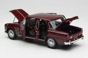 Alfa Romeo Giulia 1300 Dunkelrot Minichamps 1:18 180120906 Metall — Bild 5 von 8