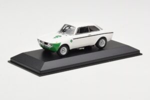 Alfa Romeo Giulia 1300 GTA Junior Weiß Minichamps 1:43 400120601 Metall — Bild 2 von 3