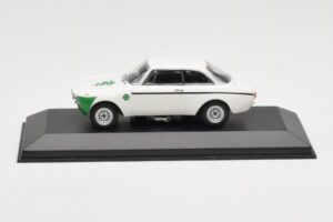 Alfa Romeo Giulia 1300 GTA Junior Weiß Minichamps 1:43 400120601 Metall