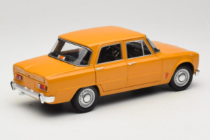 Alfa Romeo Giulia 1300 Super Orange Minichamps 1:18 180120900 Metall — Bild 3 von 8