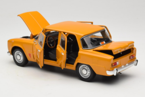 Alfa Romeo Giulia 1300 Super Orange Minichamps 1:18 180120900 Metall — Bild 5 von 8