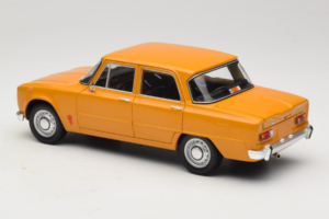Alfa Romeo Giulia 1300 Super Orange Minichamps 1:18 180120900 Metall — Bild 7 von 8