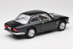 Alfa Romeo Giulia Sprint GTA Schwarz Road Signature 1:18 92348 Metall — Bild 3 von 8