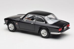 Alfa Romeo Giulia Sprint GTA Schwarz Road Signature 1:18 92348 Metall — Bild 7 von 8