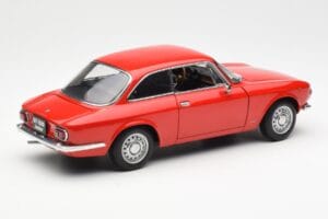 Alfa Romeo GT 1300 Junior LHD Rot AUTOart 1:18 70131 Metall — Bild 3 von 8