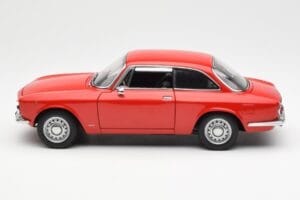 Alfa Romeo GT 1300 Junior LHD Rot AUTOart 1:18 70131 Metall — Bild 4 von 8